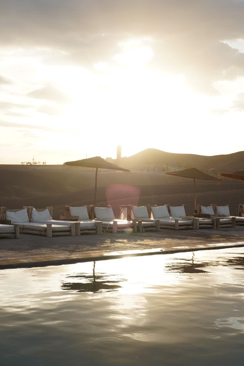 Camp avec piscine à flanc de vallée à Agafay